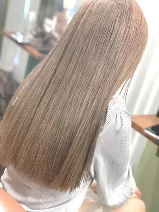 セミロング ブリーチ毛に縮毛矯正 ✨カラー✨山田 正幸のヘアスタイル