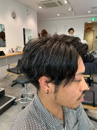 ショート ヨシミ カズヤのヘアスタイル