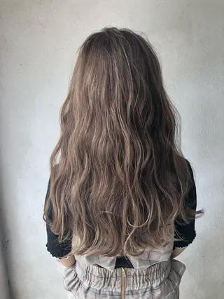 ロング カラー Homey Kyoto所属・吉村 絢乃のヘアスタイル