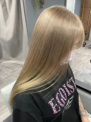ロング sherry【シェリー】所属・miho 大国町 柔らかいハイトーンのヘアスタイル