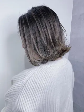 ミディアム カラー _WHITE 難波本店のヘアスタイル