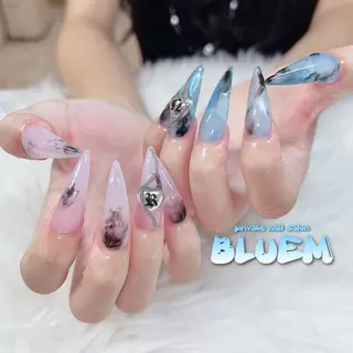 ネイル BLUEM なな🐶のネイルデザイン