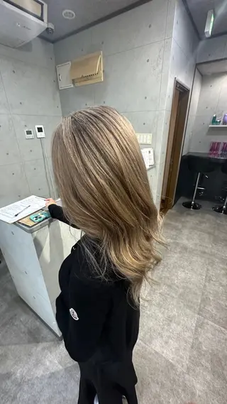 ミディアム REVE所属・REVE 【外国人風カラー】のヘアスタイル