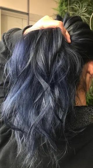 ロング カラー Hanna by W_SALONのヘアスタイル