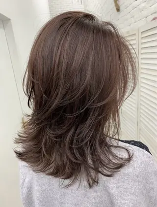 セミロング 比嘉 音々のヘアスタイル