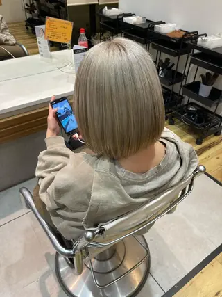 ショート enn.bleach by t.a.g所属・碇山 楓己のヘアスタイル