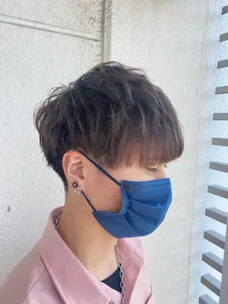 ショート メンズ 韓国ヘア顔周りカット 艶髪ベージュtamaのヘアスタイル