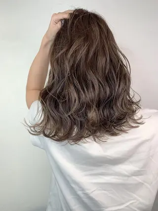 ミディアム アンダーバーホワイト 堺東店のヘアスタイル