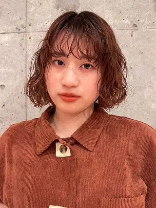 ミディアム パーマ 阿久津真衣 似合わせカットのヘアスタイル