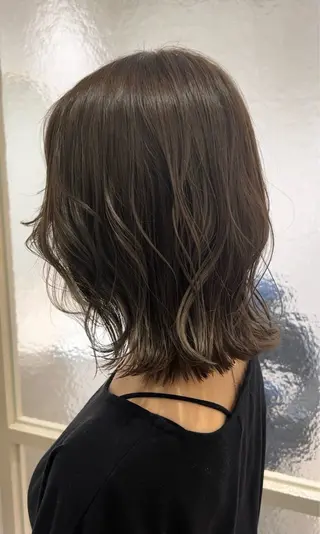 ミディアム 井伊 未由夏のヘアスタイル