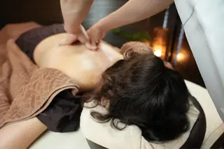 Acupuncture  salon LINOA リノア鍼灸院所属・ヘッドスパ鍼/小顔鍼 耳ツボ 　LINOAのエステ・リラクイメージ