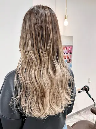 セミロング ブリーチ毛に縮毛矯正 ✨カラー✨山田 正幸のヘアスタイル