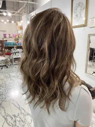 セミロング カラー 👑圧倒的カラー👑 佐々木祐希のヘアスタイル