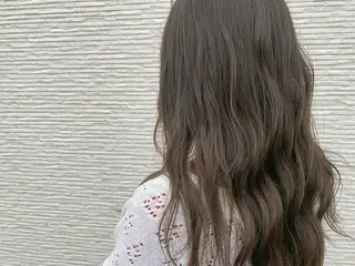 ロング カラー 上出 萌季のヘアスタイル
