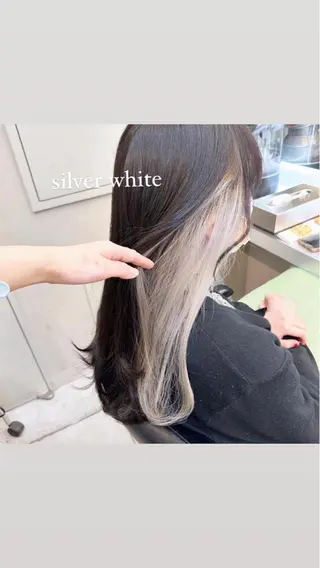 ロング カラー 岡野 静華のヘアスタイル