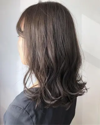 ミディアム roka ノゾミのヘアスタイル