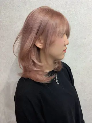 ミディアム maya レイヤーカットのヘアスタイル