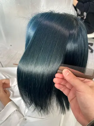 ミディアム AHNKISM所属・トレンドレイヤー/ 透明感カラーのヘアスタイル