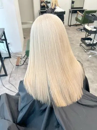 セミロング カラー 24時間受付🌈ブリ ーチ特化RYUTOのヘアスタイル