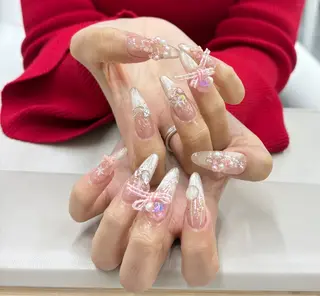 ネイル AngelChris ビューティーサロンのネイルデザイン