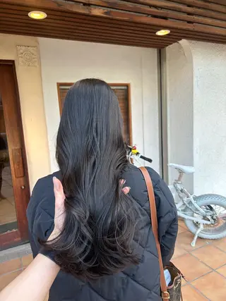 ロング カラー putri 川邉 優花のヘアスタイル