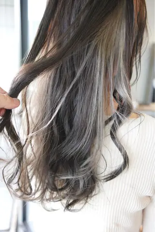 ロング カラー ハイトーン/レイヤー /ケアブリーチ石川治のヘアスタイル