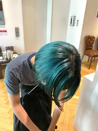 ショート カラー 艶髪レイヤー顔周り グレージュ添田晃基のヘアスタイル