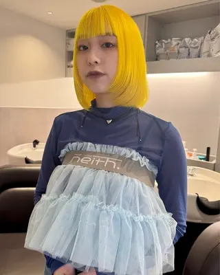 ショート カラー RAIMA ハイトーン/ベージュのヘアスタイル