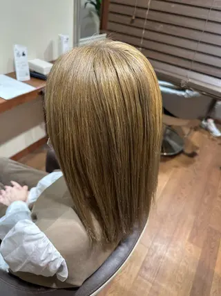 セミロング カラー RINA .のヘアスタイル