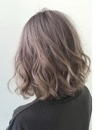 ミディアム ココバイファニック 関内のヘアスタイル