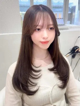 ロング カラー 伊藤 優里のヘアスタイル