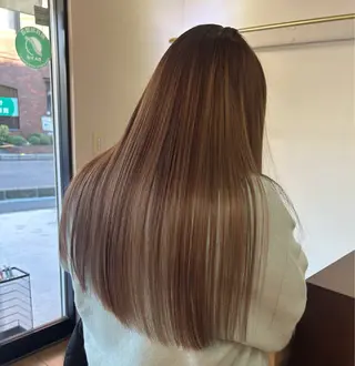 ロング カラー まろやかなベージュ 小池春樹のヘアスタイル