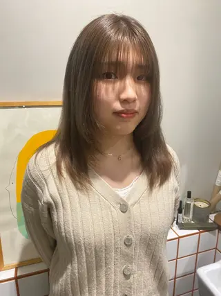 ロング カラー 室谷 侑奈のヘアスタイル