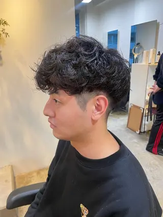 ミディアム パーマ メンズ RIN／韓国ヘア レイヤーカットのヘアスタイル