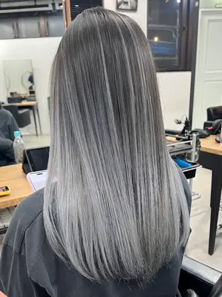 ロング カラー RYOSUKE ハイトーンのヘアスタイル