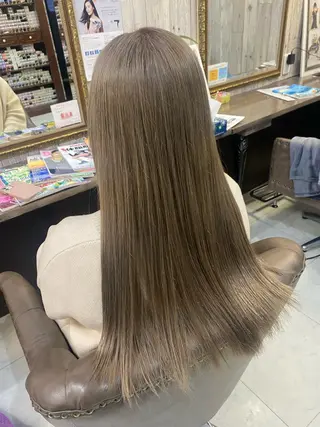 ロング 土屋朱理/ ハイトーンカラーのヘアスタイル