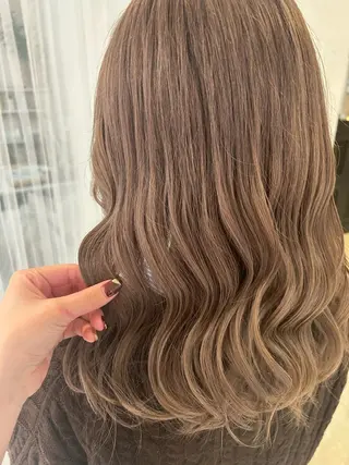 ミディアム 神田 瑠衣のヘアスタイル