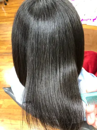 ミディアム ヘアーズ・サエミ所属・ヘアーズ・ サエミのヘアスタイル
