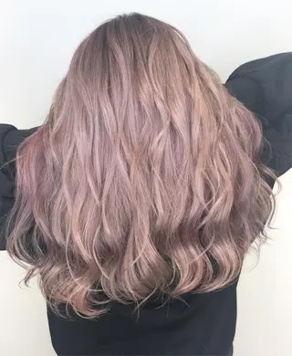 セミロング カラー 森本 笑のヘアスタイル