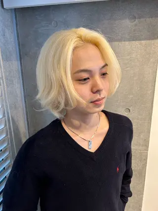 ショート カラー ブリーチ⌇ベージュ ハイトーン⌇ヒロトのヘアスタイル