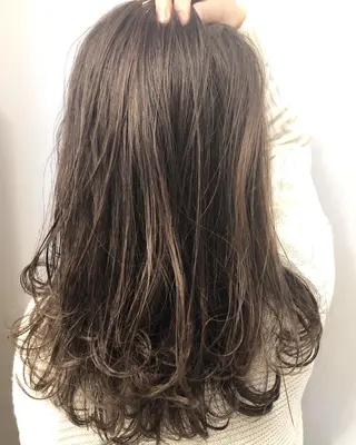 セミロング カラー 岡田 拓也のヘアスタイル