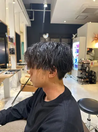 パーマ メンズ 小西冬馬  髪質改善 縮毛矯正 艶カラーのヘアスタイル