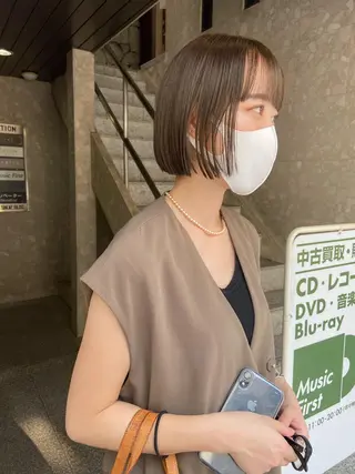 ミディアム カラー 岡本康平/ボブ /ブリーチ/レイヤーのヘアスタイル