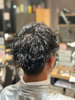 パーマ メンズ 尾崎 優也のヘアスタイル