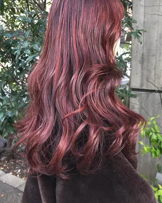 カラー ニシオカ タクヤのヘアスタイル