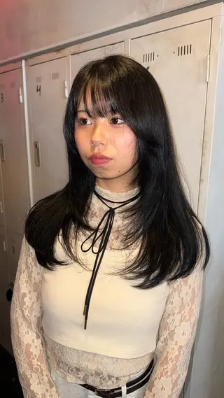 ロング ハイトーン/カット モデルKazuhaのヘアスタイル