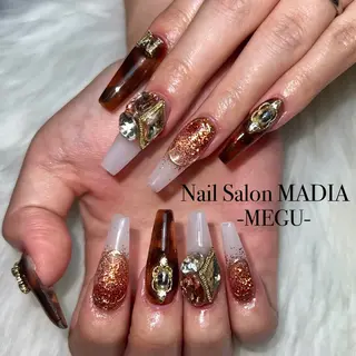 ネイル MADIA藤沢所属・MADIA MEGUのネイルデザイン