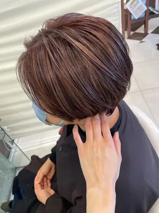 ショート カラー 佐々木 麻純のヘアスタイル