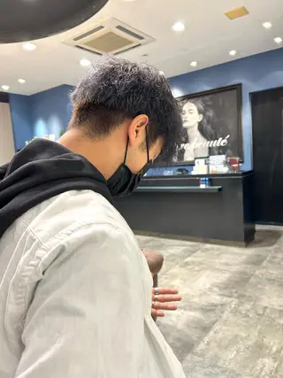 ショート カラー パーマ メンズ 海外カラー白髪ぼかし ティファニーサユリのヘアスタイル