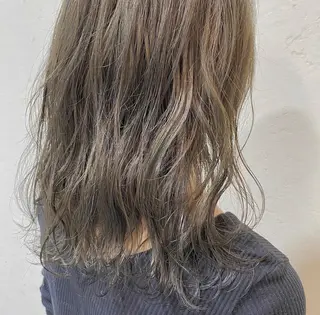 ミディアム カラー mina .のヘアスタイル